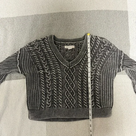 Aeropostale Slouchy Cable-Knit Cropped V-Neck Sweater - Grey Acid Wash - Picture 5 of 9